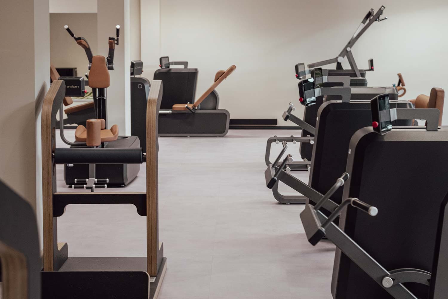 Milon Kraftgeräte-Reihe auf der Trainingsfläche